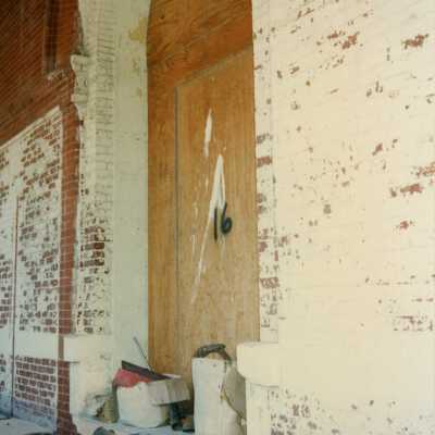 A window labeled number 16.