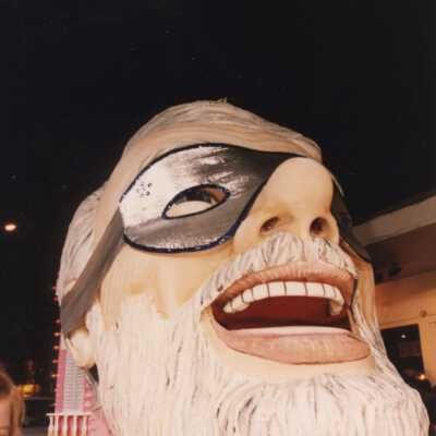 A huge head as part of a FF float.