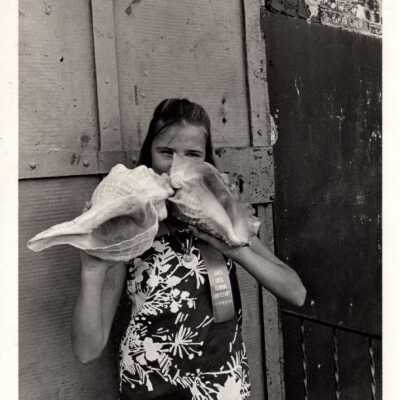 Woman with conch shells: Copyright: © Key West Art & Historical Society; Origformat: Print-Photographic