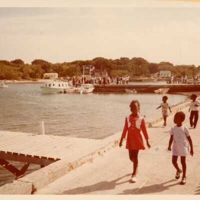 Children walking along the ocean