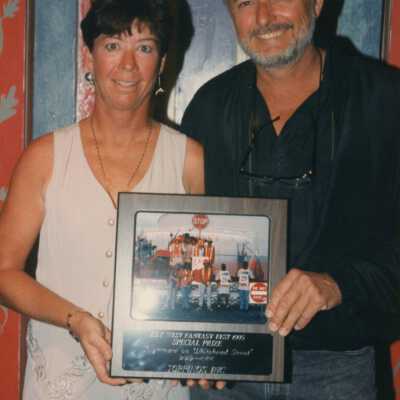 Unknown woman and man with a plaque.