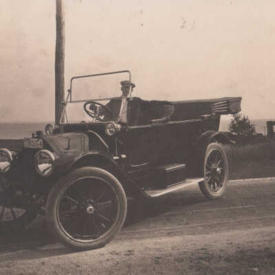 Unknown man in a car: Copyright: © Key West Art & Historical Society; Origformat: Print-Photographic