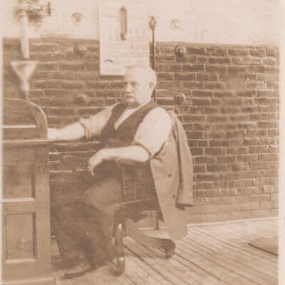 Unknown man at desk: Copyright: © Key West Art & Historical Society; Origformat: Print-Photographic