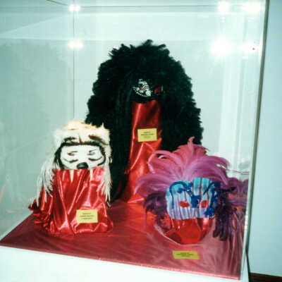 Display of masks