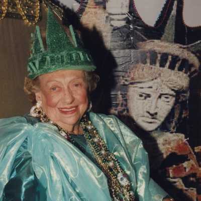 Wilhelmina Harvey as the Statue of Liberty