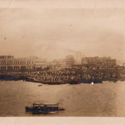 Crowd at Havana Harbor Viewing Removal of U.S.S. MAINE: Copyright: © Key West Art & Historical Society; Origformat: Print-Photographic