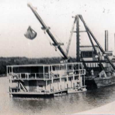Houseboat and crane barge used in constructing the railroad: Copyright: © Key West Art & Historical Society; Origformat: Print-Photographic