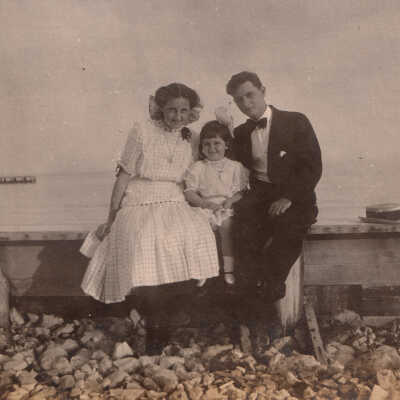 Unknown family with a child