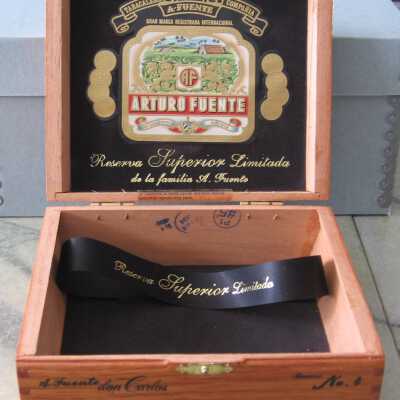 A. Fuenta don Carloa Cigar Box