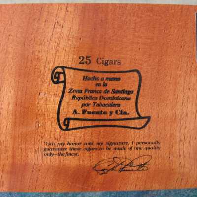 A. Fuenta don Carloa Cigar Box