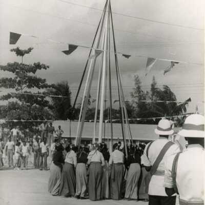 Plaiting the Maypole
