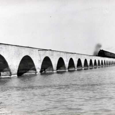 Train crossing a viaduct: Copyright: © Key West Art & Historical Society; Origformat: Print-Photographic