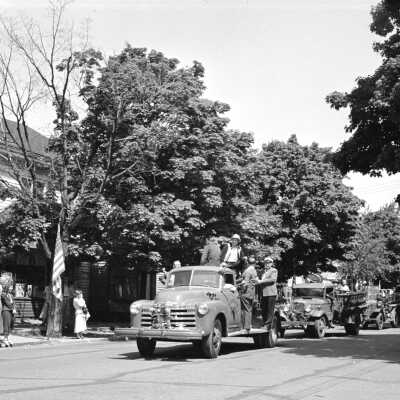 676 12/12	Saugatuck - Parade	1949	Memorial Day parade