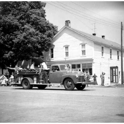 678 0/16	Saugatuck - Parade	1954	Memorial Day parade: Intersection of Center and Main in Douglas
