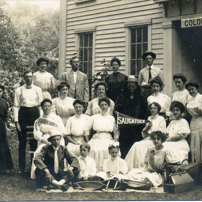 Colonial Rest A.jpg 1.7MB: slightly different pose scanned by Jack Sheridan
Digital files on Jack Sheridan Drive 2021.72.02