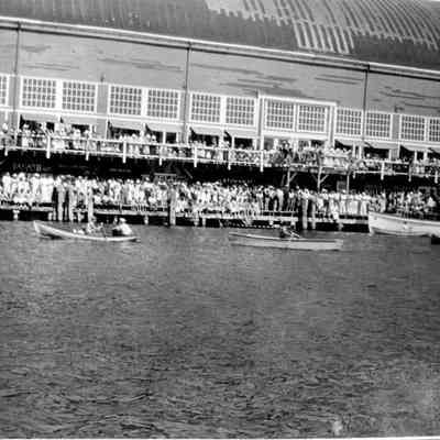 1930 Pavilion crowd.jpg 330KB: Water carnival?