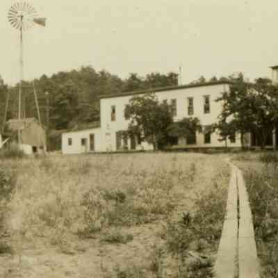 hotelWindmill.jpg 514KB: Ox-Bow Inn