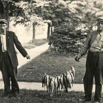 MenWithFish.jpg 728KB