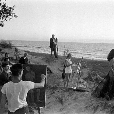 Photo and text from Miss Moss web site: when i was compiling yesterday’s post about art appreciation i came upon these photos taken by Wallace Kirkland for Life magazine. the photo essay shows scenes from a summer art school in 1948, and after a bit of googling i discovered that the school in question still exists! OxBow is situated in the Saugatuck area of Michigan, and was established over a century ago. ... it all looks like a dream to me – hanging out, drawing and screenprinting and making ceramics and taking boats across the lake to do plein air painting… a dream! and man were these girls in the 40s awesome. i love their rolled up jeans and casual white shirts. saugatuck summer art school looks pretty damn cool.