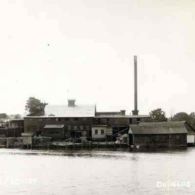 95-3-1i_Douglas_Basket_Factory.jpg 447KB