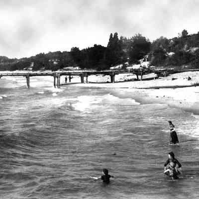 Pier Cove swim in surf tu.jpg 737MB