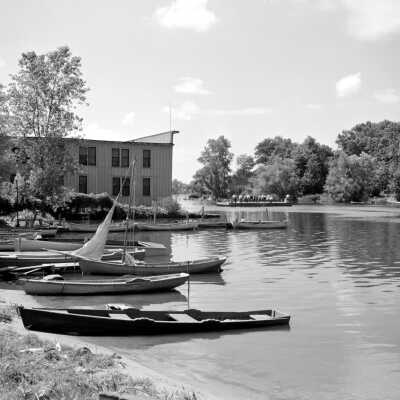 695 0/1	Saugatuck - ferry	8/1944	Chain ferry crossing river