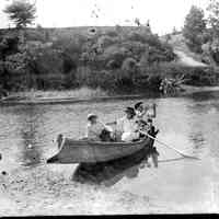          Folks in rowboat.jpg 574KB; Three people in a rowboat. The man in the back of the boat is fooling around.
   