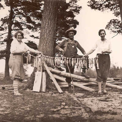 scanned by Jack Sheridan: filename: Fishing.FeltFamilyx   Digital file at 2021.72.02