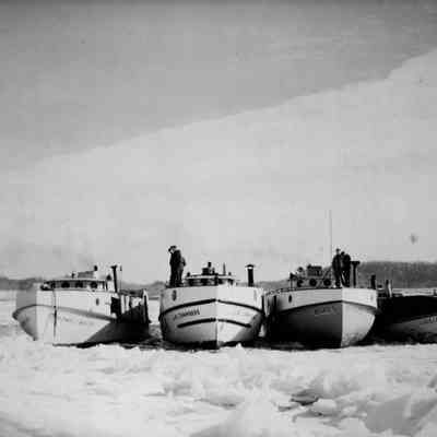 Demerest_BW_tugs_in_ice.jpg 152KB: Digital file on Jack Sheridan Drive 2021.72.02