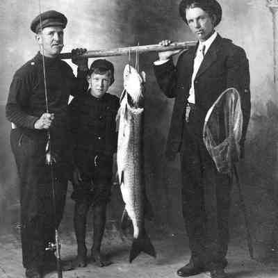 Fish.Ch 10-10.jpg 419KB: Muskallonge by F.A. Davis