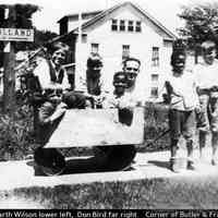          gh007.jpg 221KB; Ca 1923 Garth Wilson lower left. Don Bird far right. Corner of Butler and Francis. Six children and a man pose on the sidewalk with a box-sided wagon. The building behind them is the Judson-Heath Colonial Inn.
   