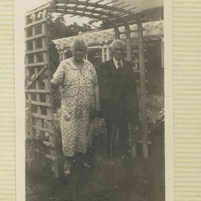 EDG-0026-1-WmB-EllaEdgcomb.JPG 157KB: Grandma & Grandpa Edgcomb