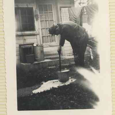 EDG-0030-3-WashingClothes.JPG 103KB: MJ washing clothes