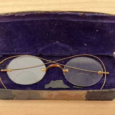 Eyeglasses