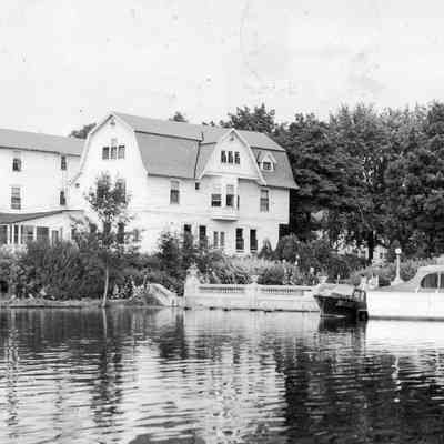 Pavilion and Hotel Saugatuck 1943.jpg 457KB