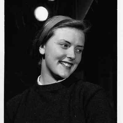 Young woman A.jpg 673KB