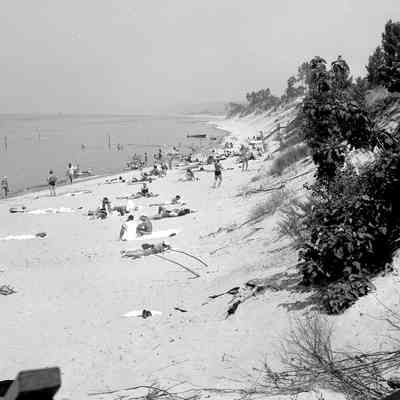 Oval_beach_ca_1956.jpg 1.3MB