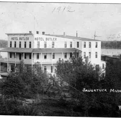 Postcard_Hotel_Butler_1910.jpg 483KB - Erik Peterson donation/Digital file on Jack Sheridan Drive 2021.72.02: marked 1912, S.S. Saugatuck at right