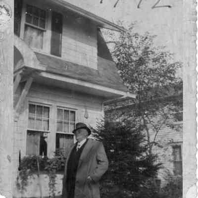 89-1-105 A DocHeath.jpg 354KB or 89-1-105_A_Dr._Heath.jpg: This photo can also be found in box 31, envelope 89-1-105