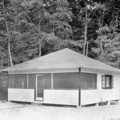 mayflower cottage .jpg 962KB