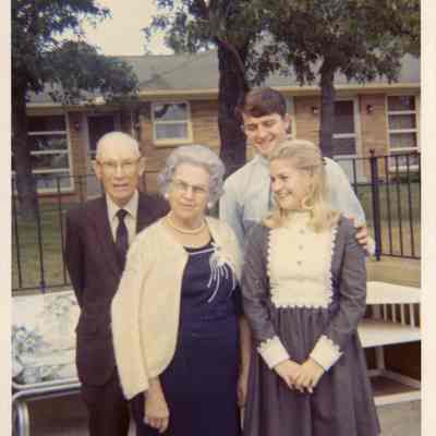 94-1-106_Koning_Gregory_fam..jpg 193KB