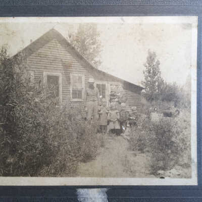 Sewers family: Father Reuben Sewers (Sr.), mother Mary Francis, children Rube and Frank (twins), George, Florence (Tootsie) and Winnie.