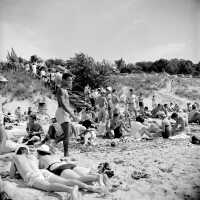 Oval Beach crowds 1949