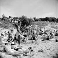          Oval Beach crowds 1949 picture number 1
   