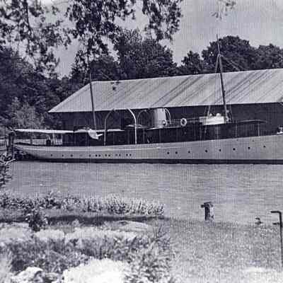 96-105-17_Theo_-C.W._Parrish_Owner.jpg 2.1MB: 96-105-17 Parrish Yacht