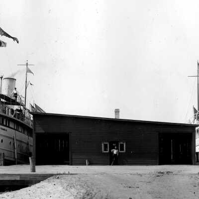 Ships “Tennessee” (left) and “Arundell” ready for fruit cargo at Red Docks in Douglas ca.1911.: Red Dock