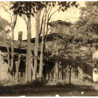 89-1-125 Johnson Home.jpg 6.2MB: A print of this very similar photo is in box 31, envelope 89-1-125