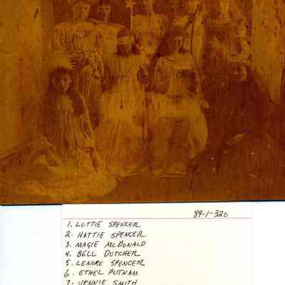89-1-320_Lottie_Spencer_Friends.jpg 3.2MB