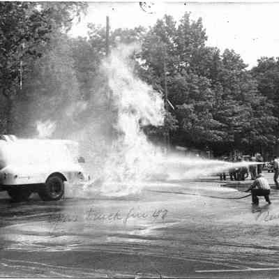 89-1-90B Gas Truck Fire 1948.jpg 1.3MB: Gas truck fire '48 Newnham, Wilson