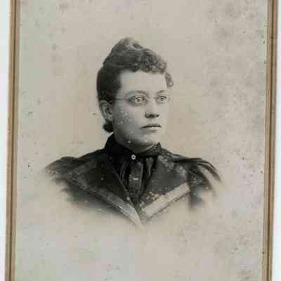 HH-MrsJohnBowers-neeBlackman.jpg 1.8MB: Married Thurs. Oct. 25, 1894 to John Bowers, Miss Blackman by school teacher. Photo by Stevens, Chicago, McVickers Theatre Building.